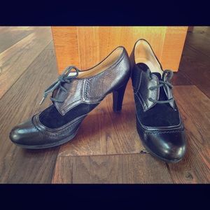 Naturalizer Ilona platform lace up oxford heel. 8M